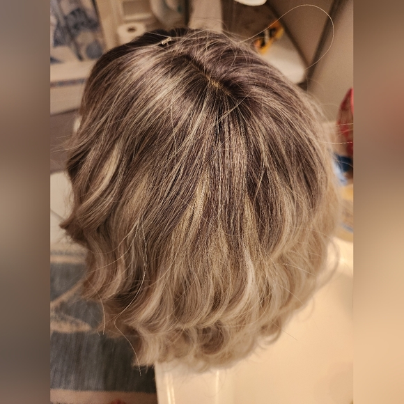 Wig - Picture 4 of 4